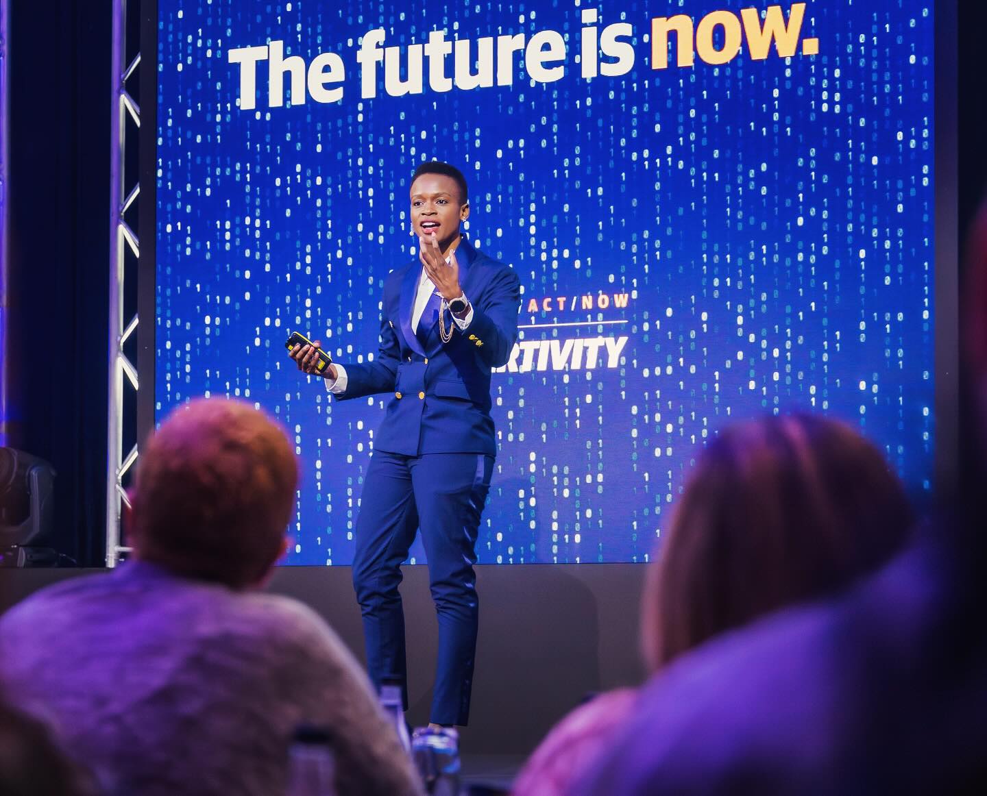 Breaking Barriers: The Inspiring Journey of Major Mandisa Mfeka, South Africa’s First Black Female Combat Pilot